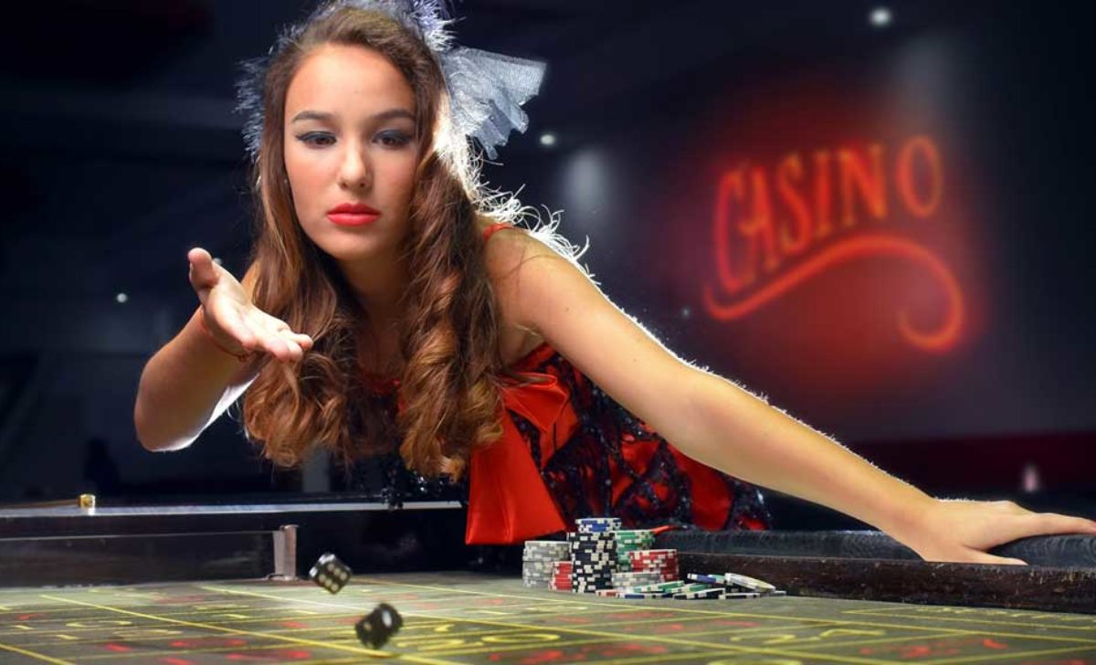 Why Play Live Dealer Bitcoin Games At Online Casinos