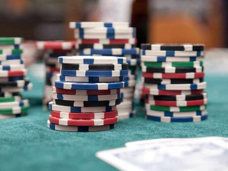 Read more about the article Play Live Dealer Games At Bitcoin Casinos