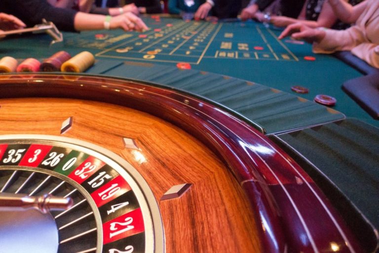 Read more about the article Live Dealer Bitcoin Casino Tips and Tricks You Need to Know
